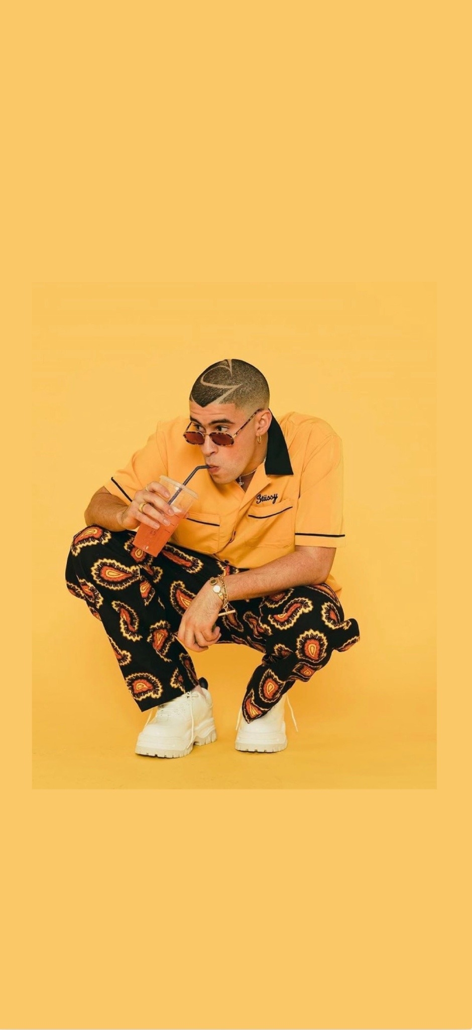 940x2050 LOCKSCREENS, BAD BUNNY \\ REQUESTED I don't own or take any, Phone