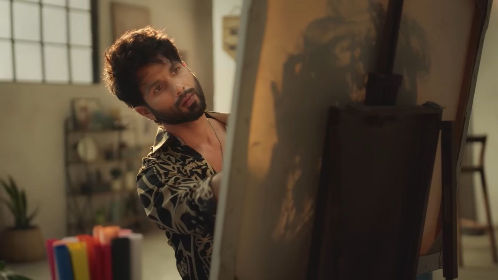 1600x900 Amazon Prime releases the motion poster of Shahid Kapoor's 'Farzi', Desktop