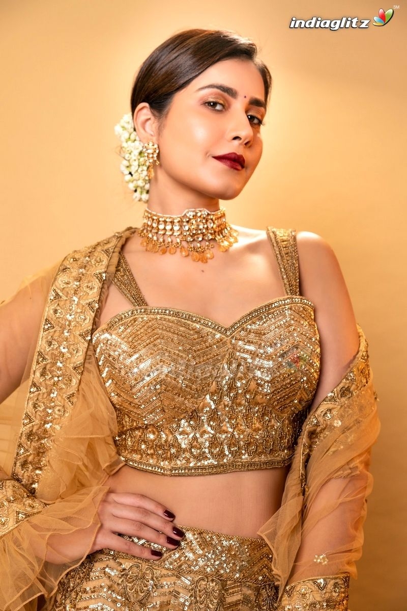 800x1200 Rashi Khanna Photo Actress photo, image, gallery, Phone