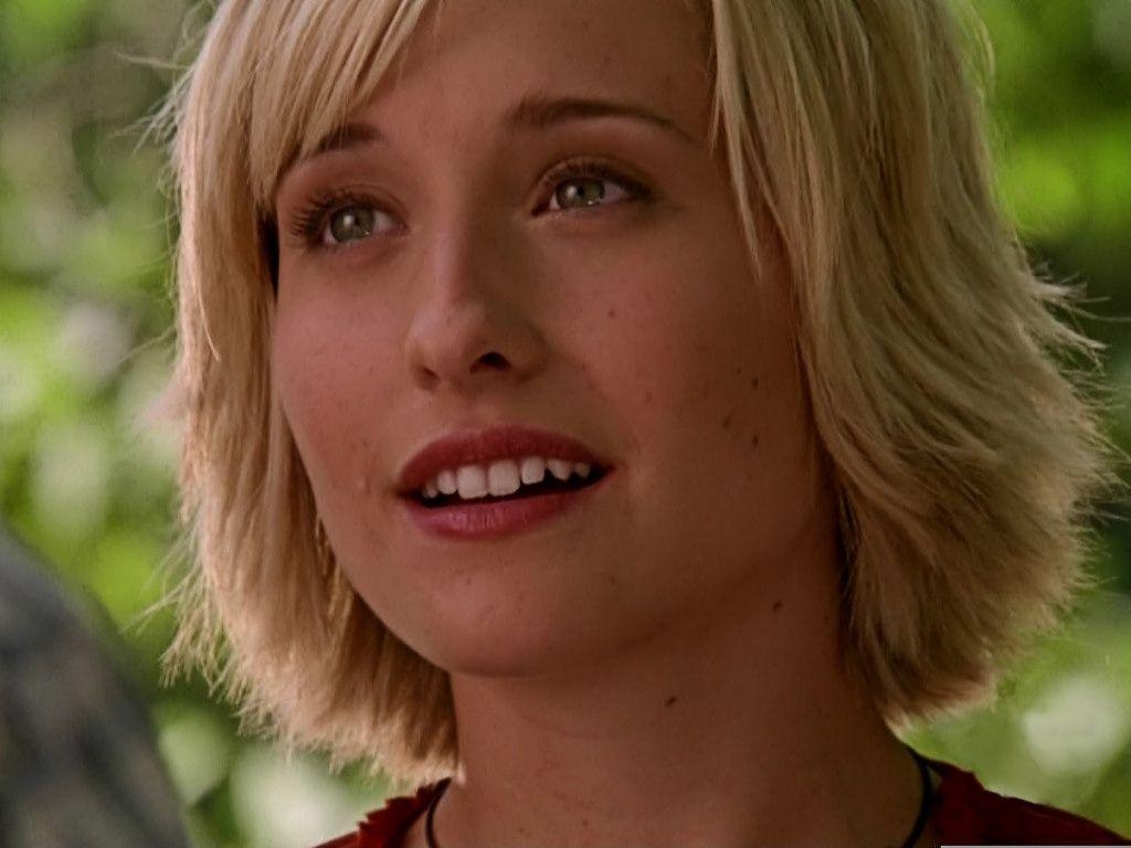 1030x770 Allison Mack Fashion, Desktop