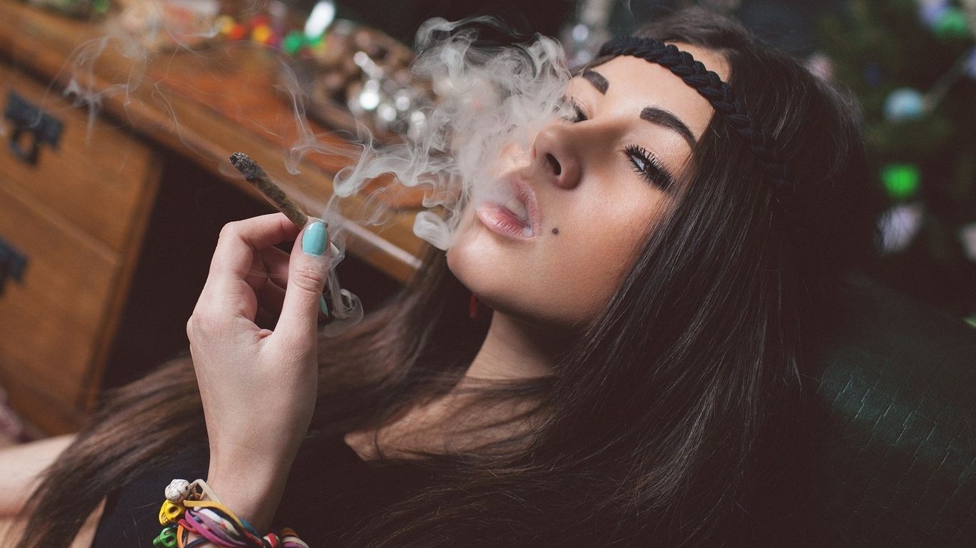 1370x770 girls weed, Desktop