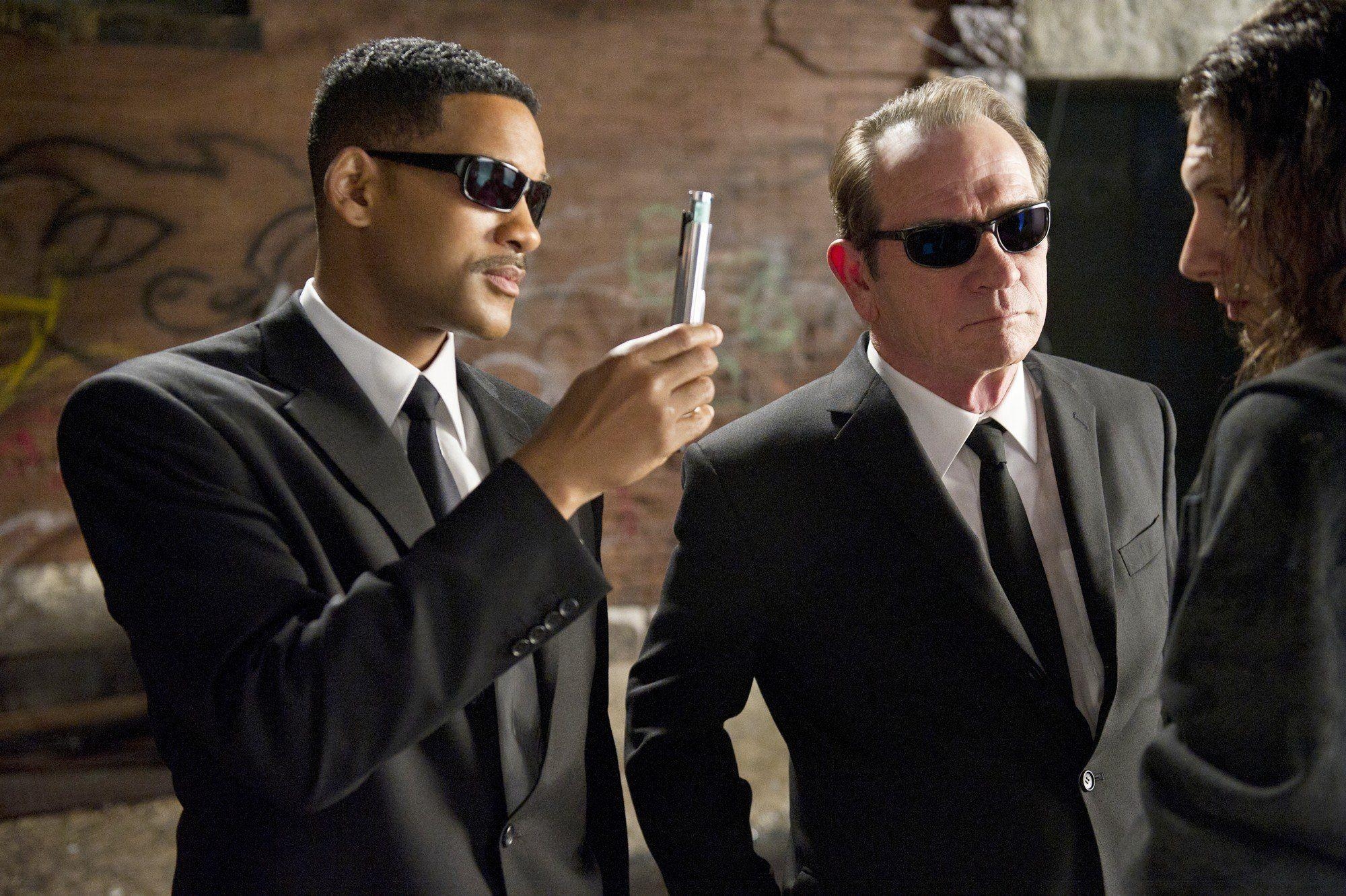2000x1340 Men In Black Wallpaper, Desktop