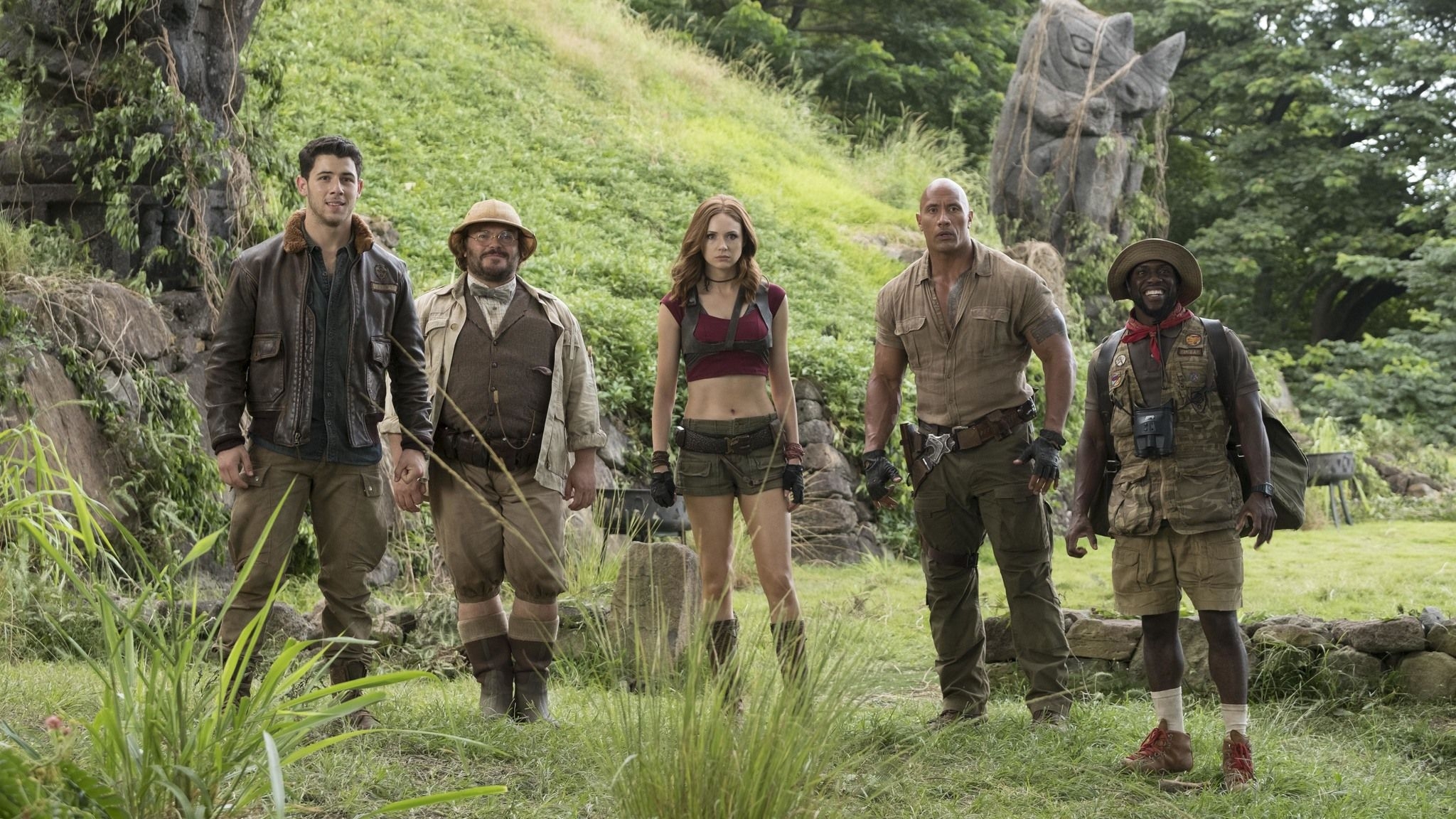 2050x1160 Karen Gillan Defends 'Ridiculous' Skimpy 'Jumanji' Costume, Desktop