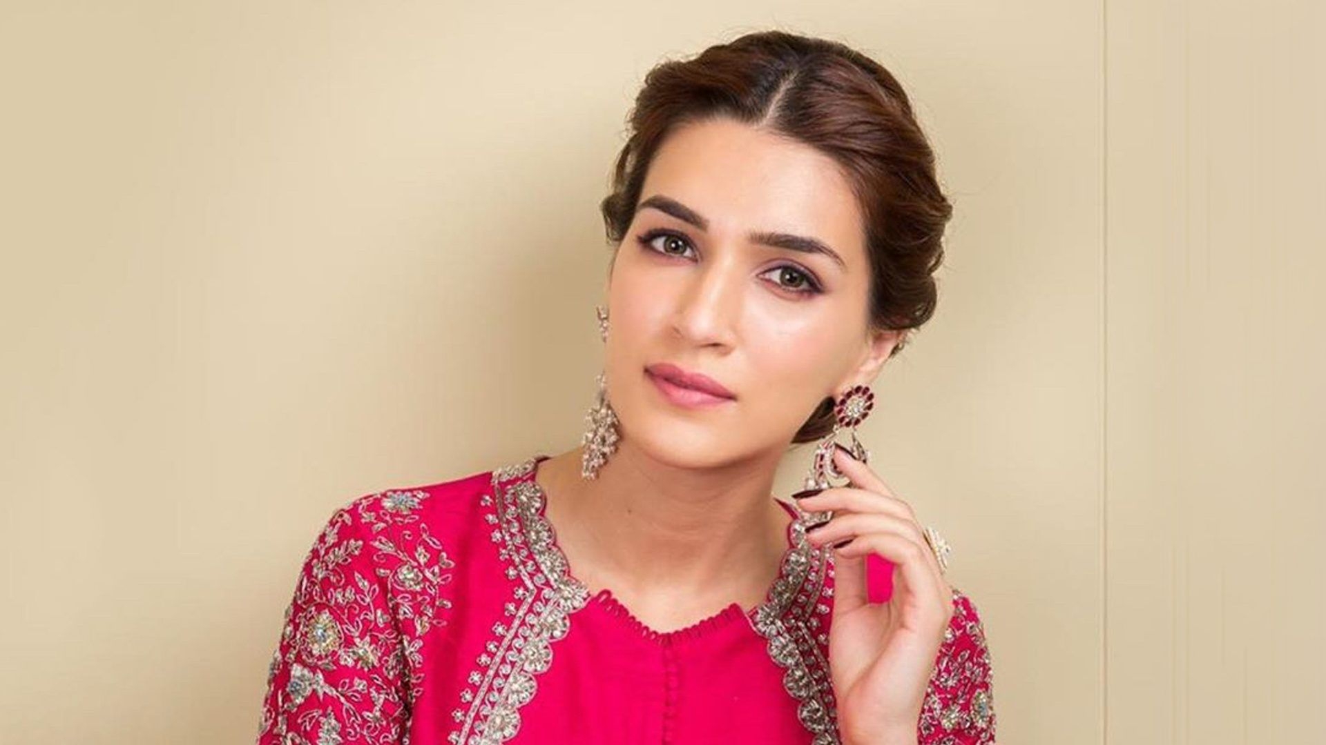 1920x1080 Kriti Sanon wears a pink Jayanti Reddy.vogue.in, Desktop