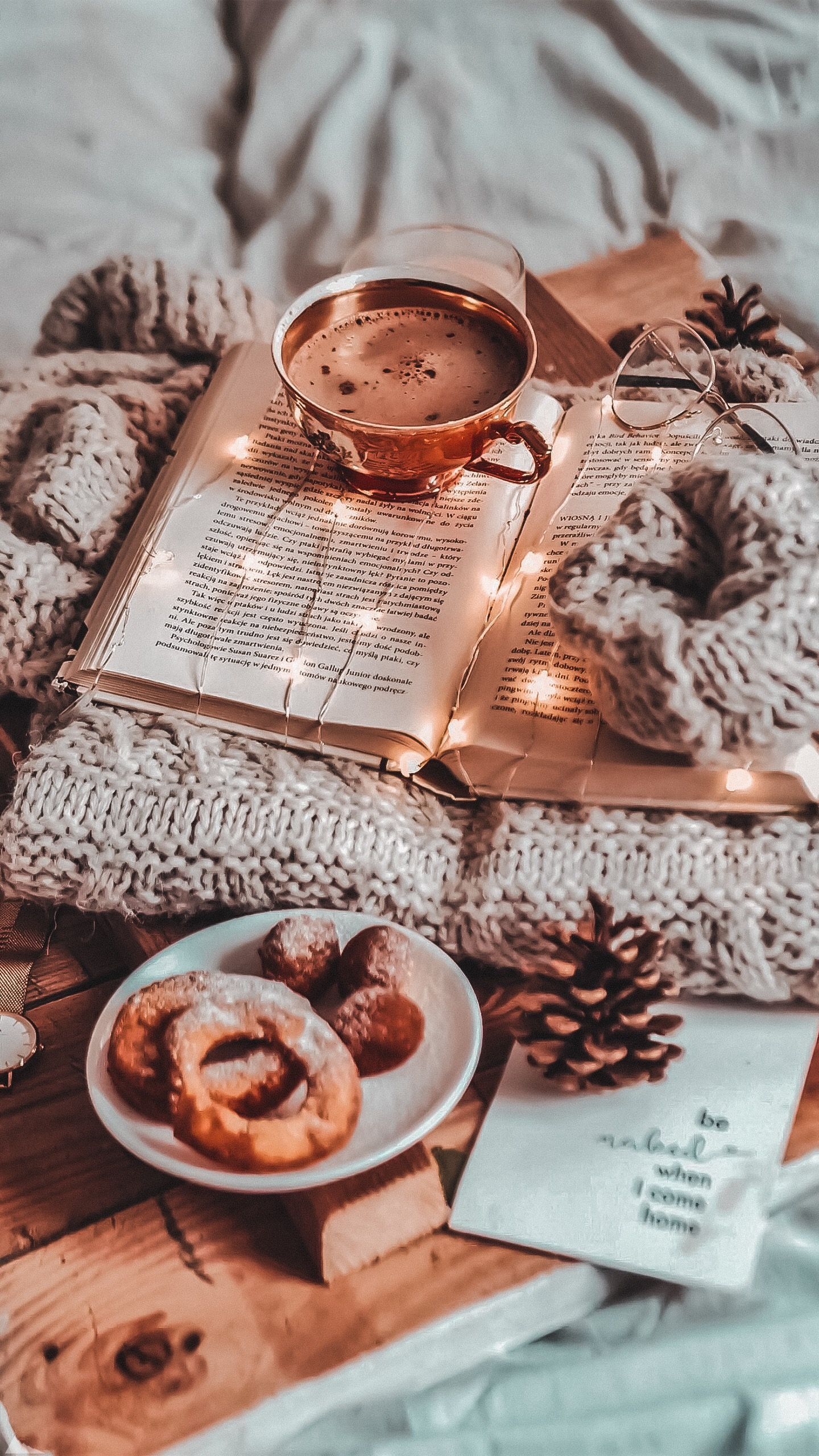 1440x2560 Acogedores momentos de invierno #acogedores #invierno #momentos #Acogedores #books #books aesthetic #books. Winter wallpaper, Fall wallpaper, Christmas aesthetic, Phone