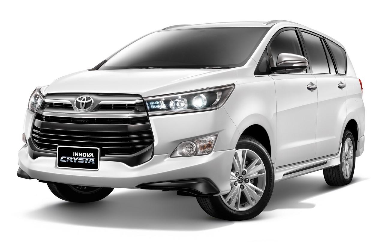 1280x830 Toyota Innova Crysta, Desktop