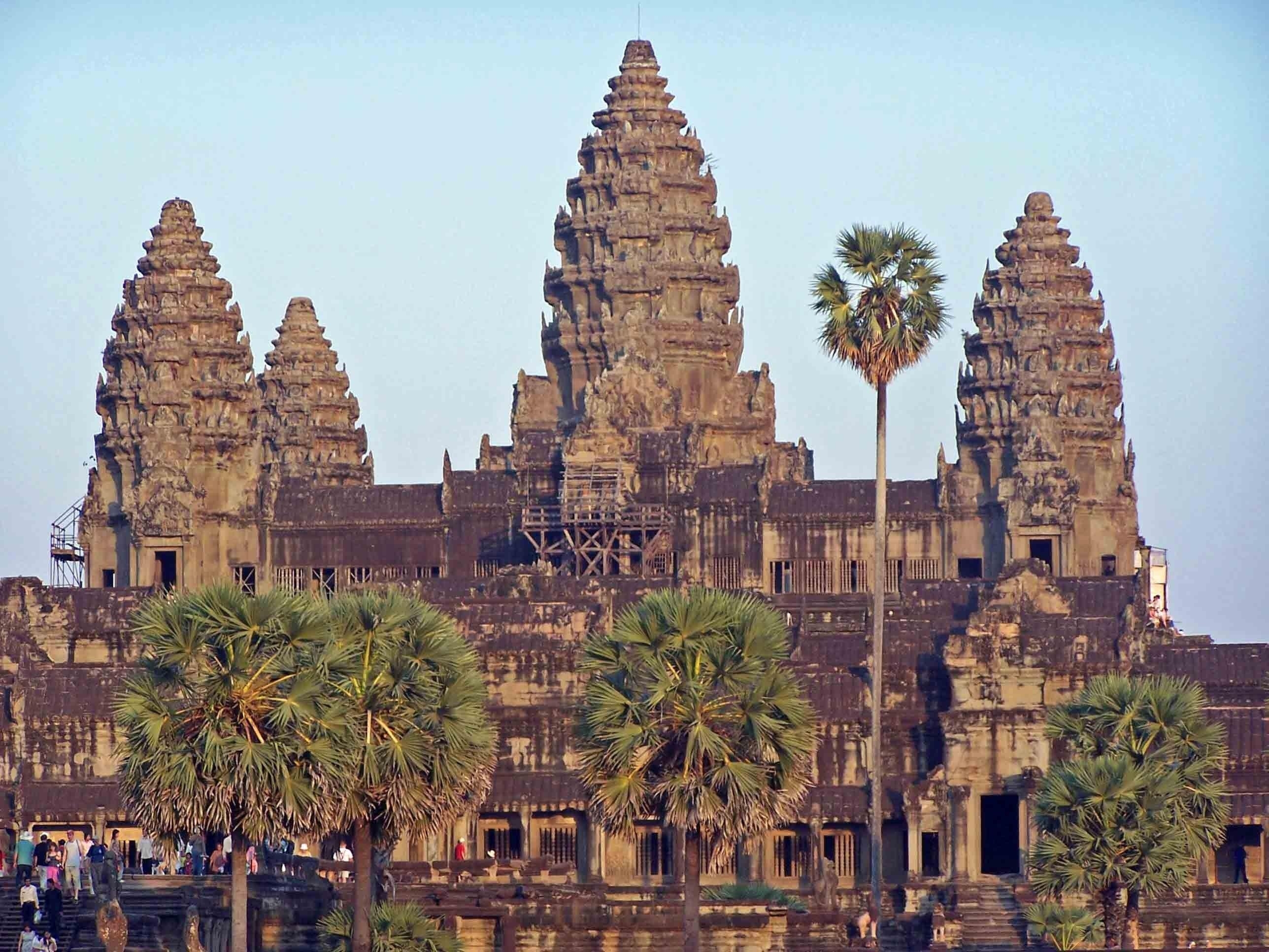 2580x1940 Angkor Wat Temple Religion in Cambodia, Desktop