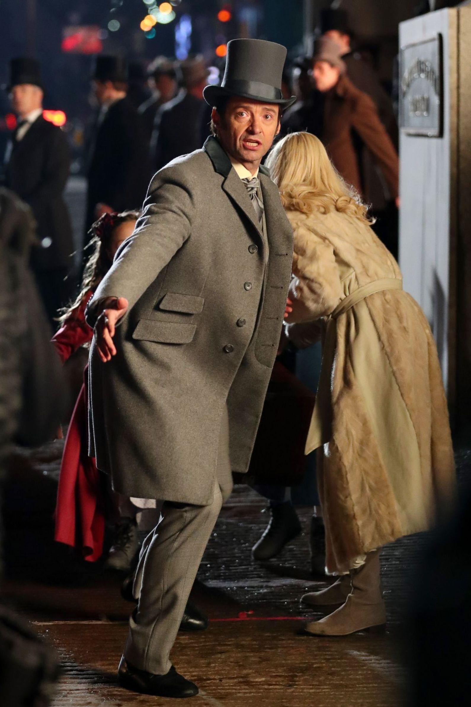 1590x2390 Michelle Williams And Hugh Jackman On The Set Of The Greatest, Phone