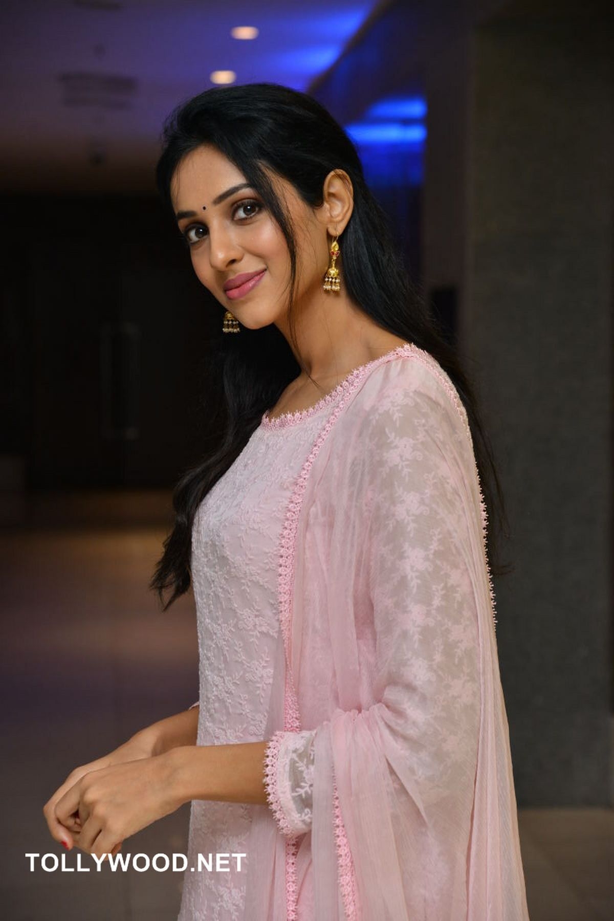 1200x1800 Riya Suman New Photo, Phone