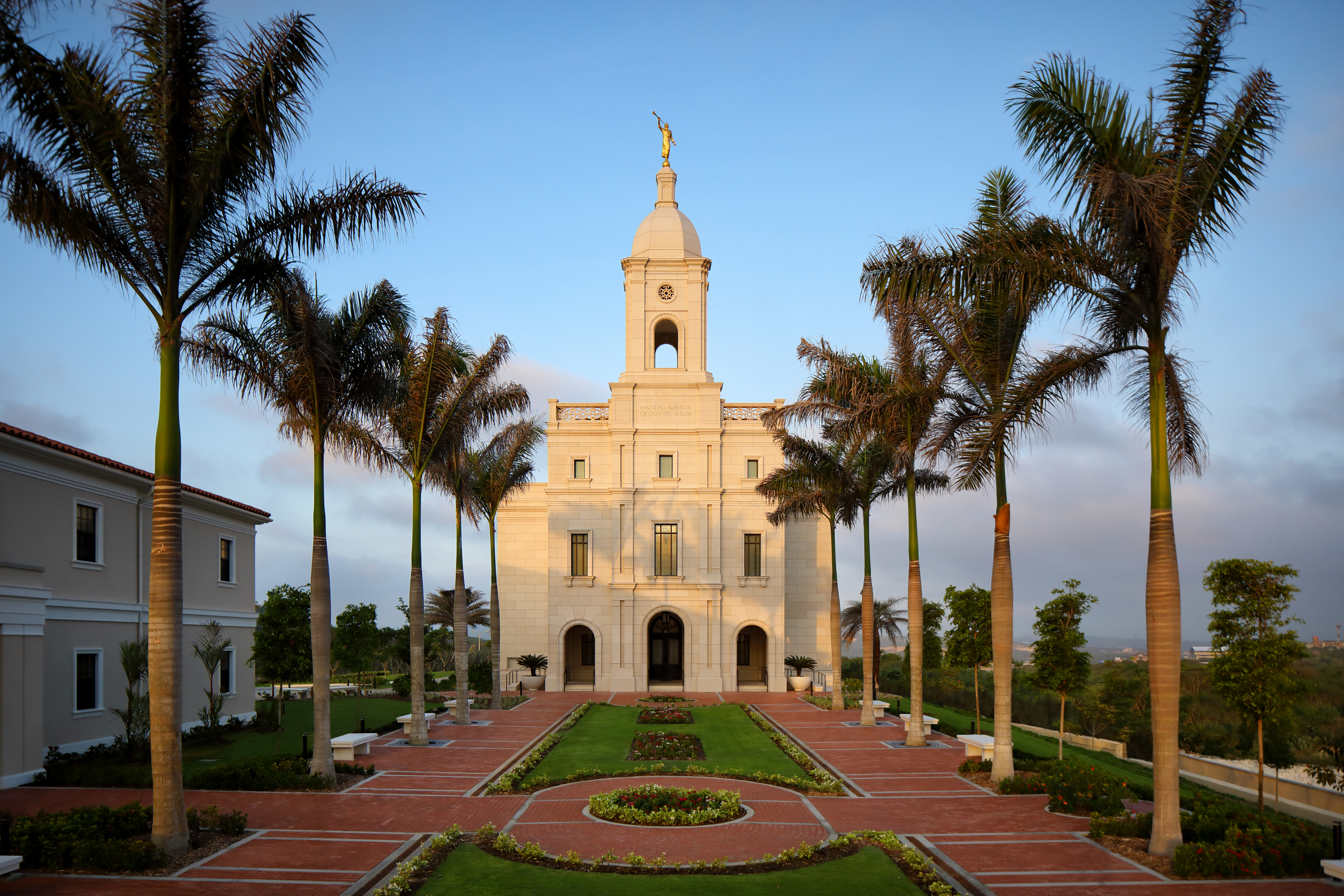 2400x1600 Barranquilla Colombia Temple, Desktop