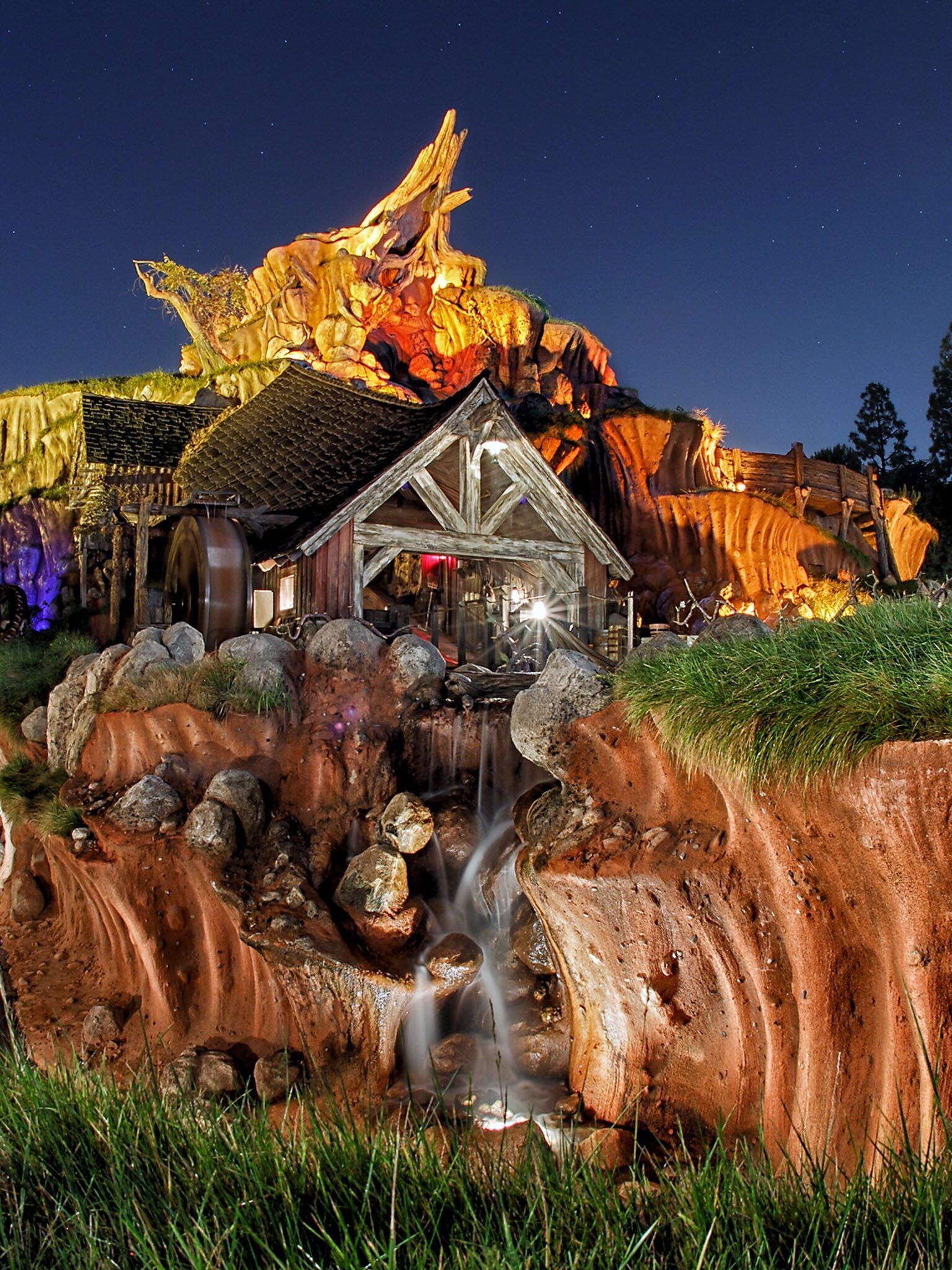 1540x2050 Splash mountain. House styles, Splash mountain, Disney parks, Phone