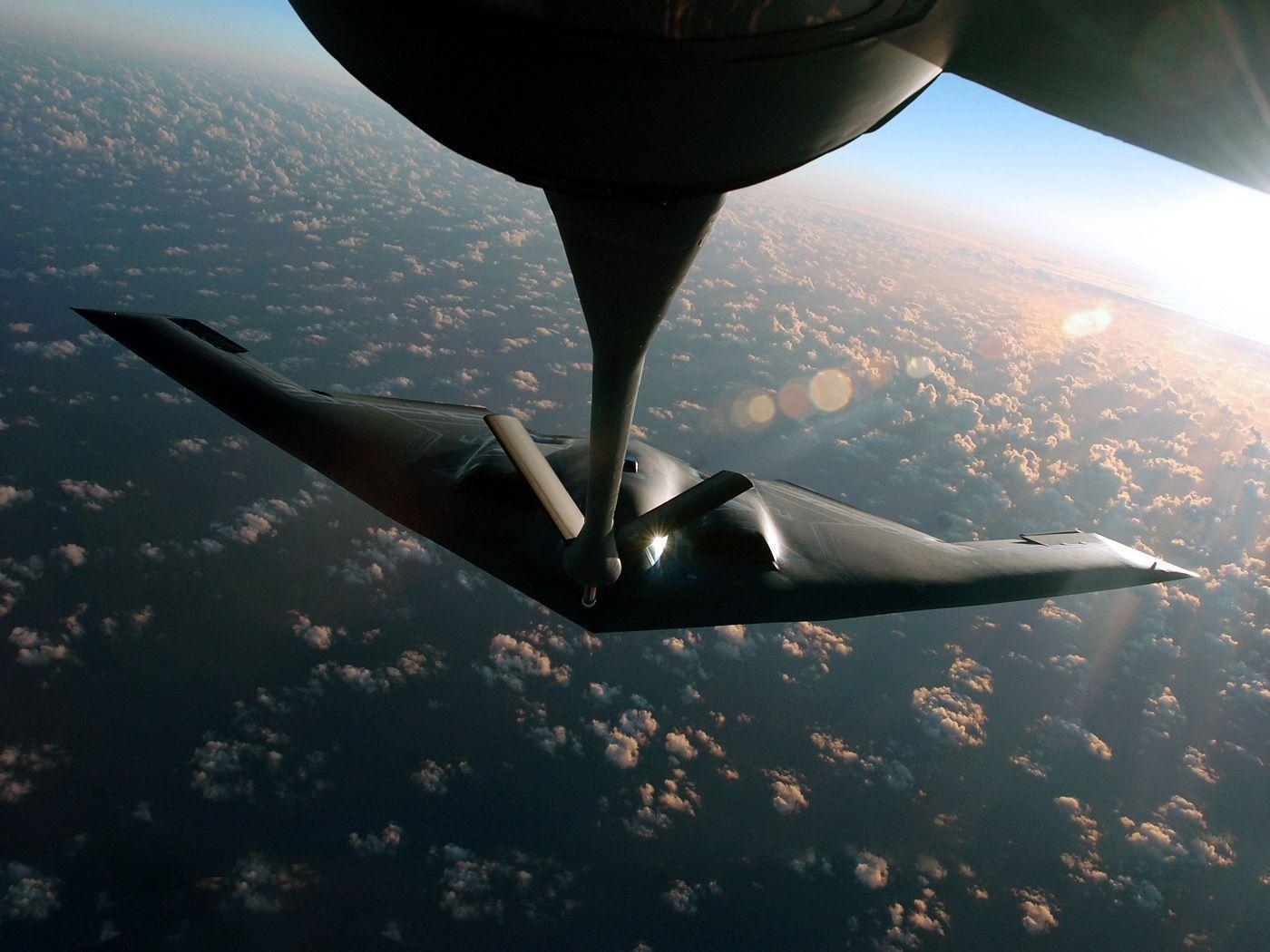 1400x1050 Wallpaper > Military Wallpaper > B 2 SPIRIT STEALTH BOMBER FILL, Desktop