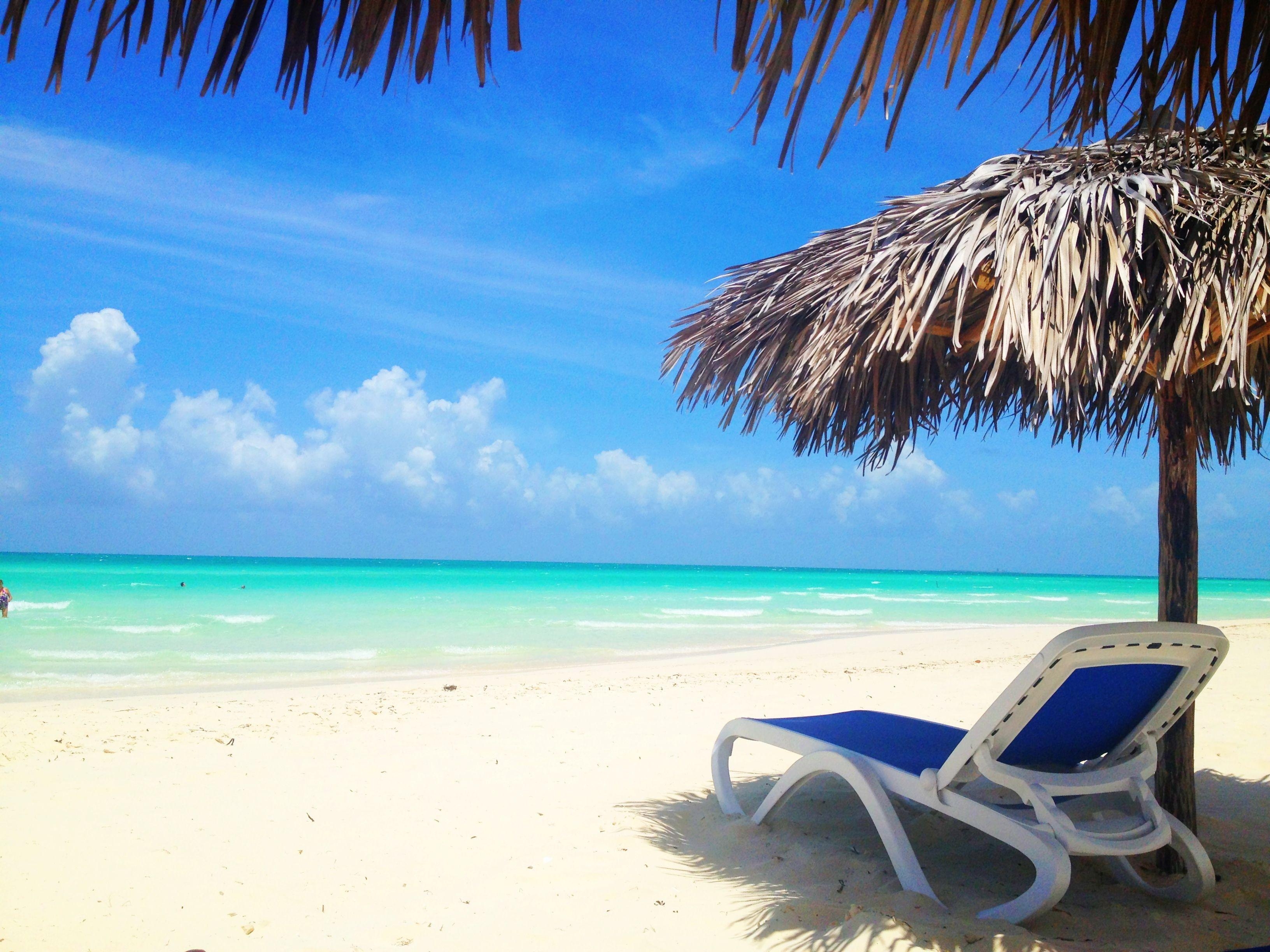 3270x2450 Parasol at the resort of Cayo Santa Maria, Cuba wallpaper, Desktop