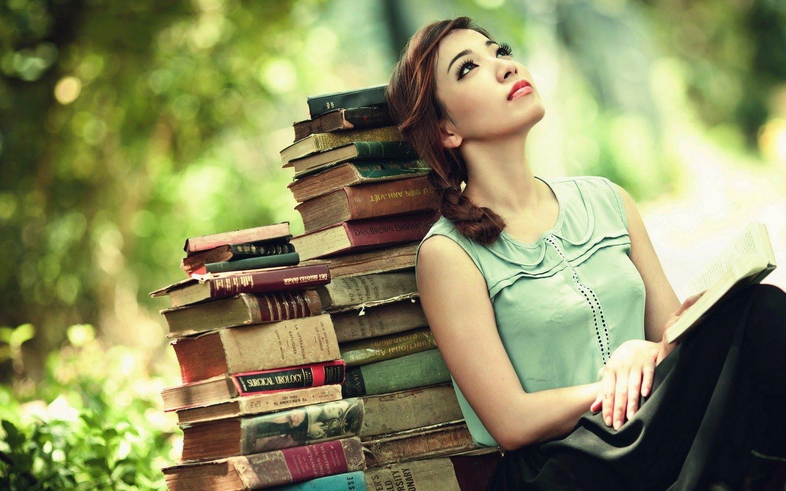 1600x1000 Wallpaper of beautiful girls are reading the books, Desktop