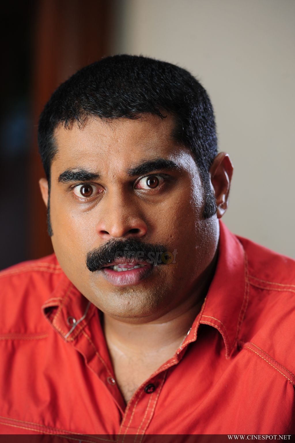 1030x1540 Suraj venjaramoodu photo (25), Phone