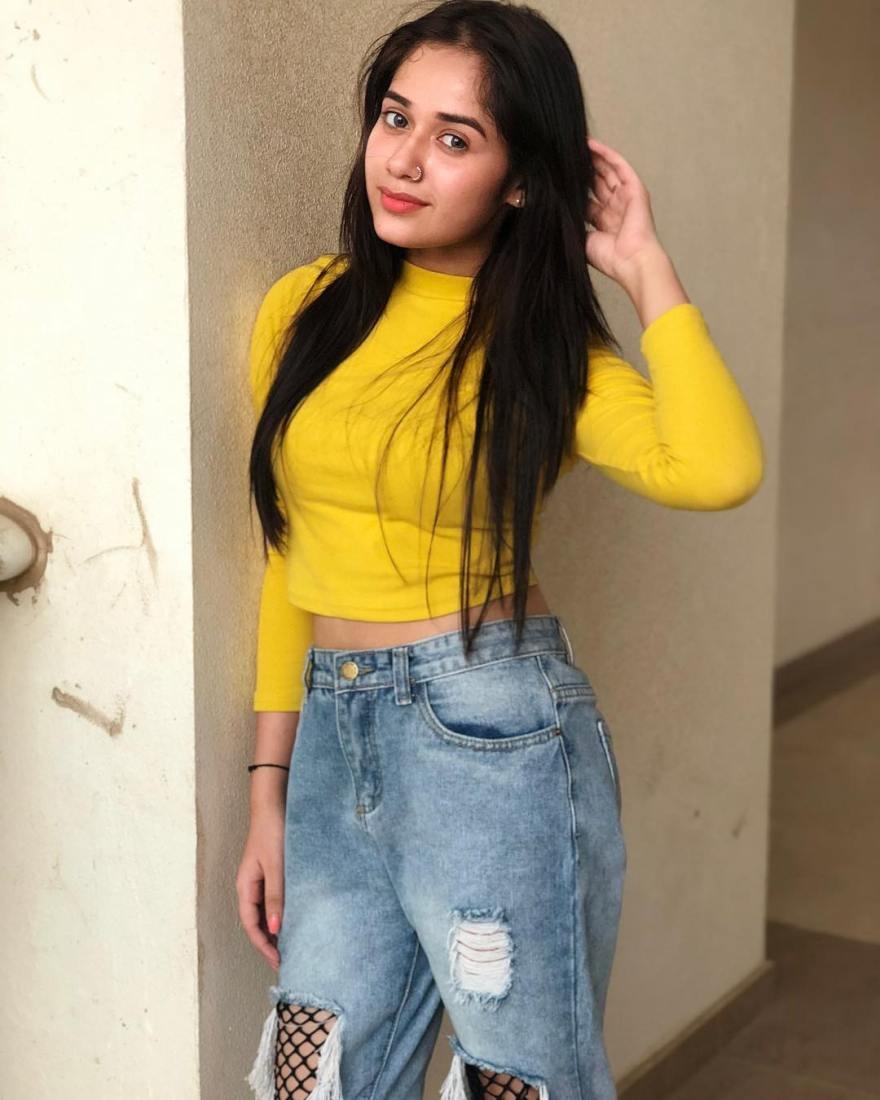 880x1100 Jannat Zubair Rahmani, Phone