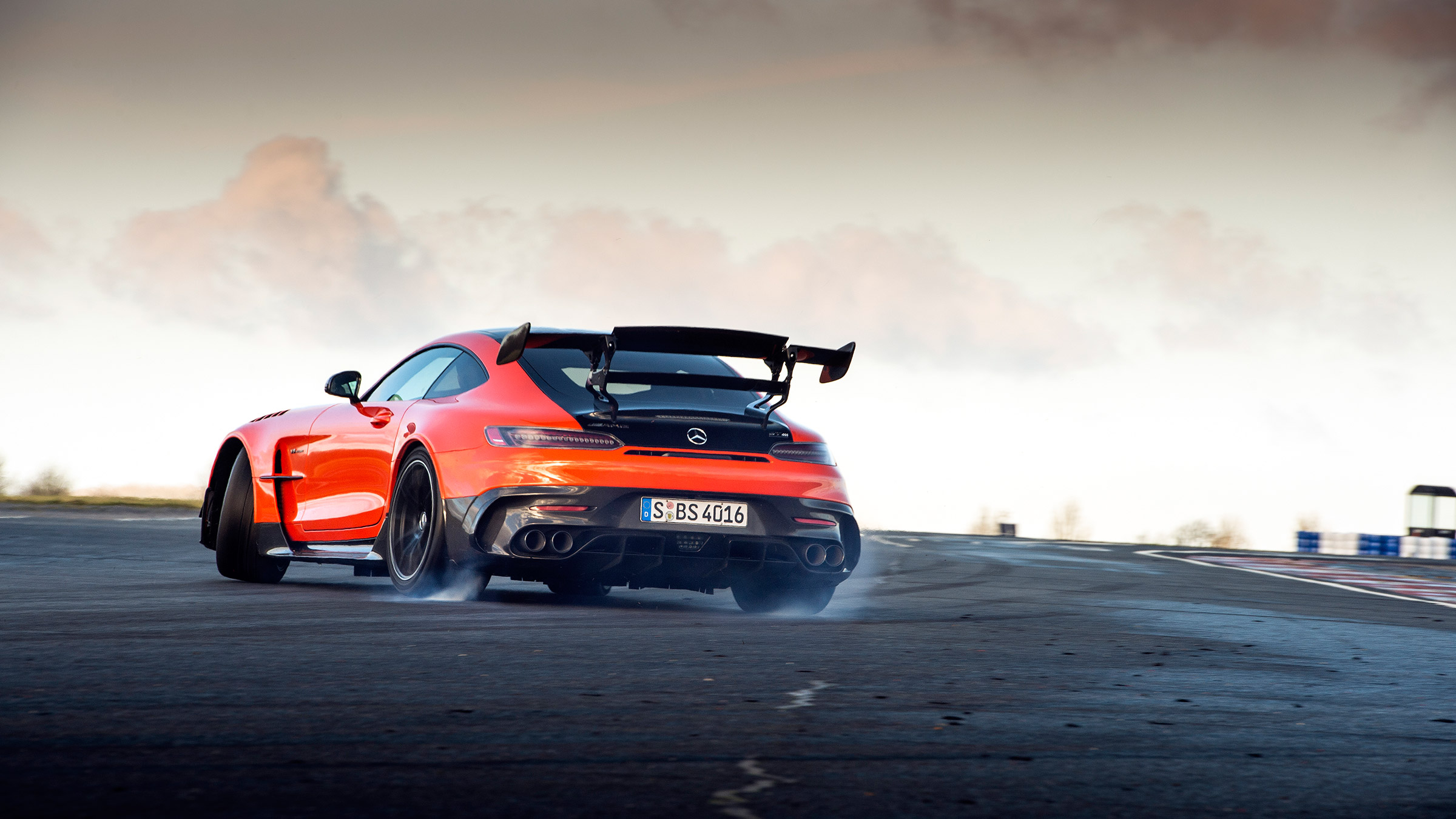 2400x1350 Mercedes AMG GT Black Series 2021 Review, Desktop