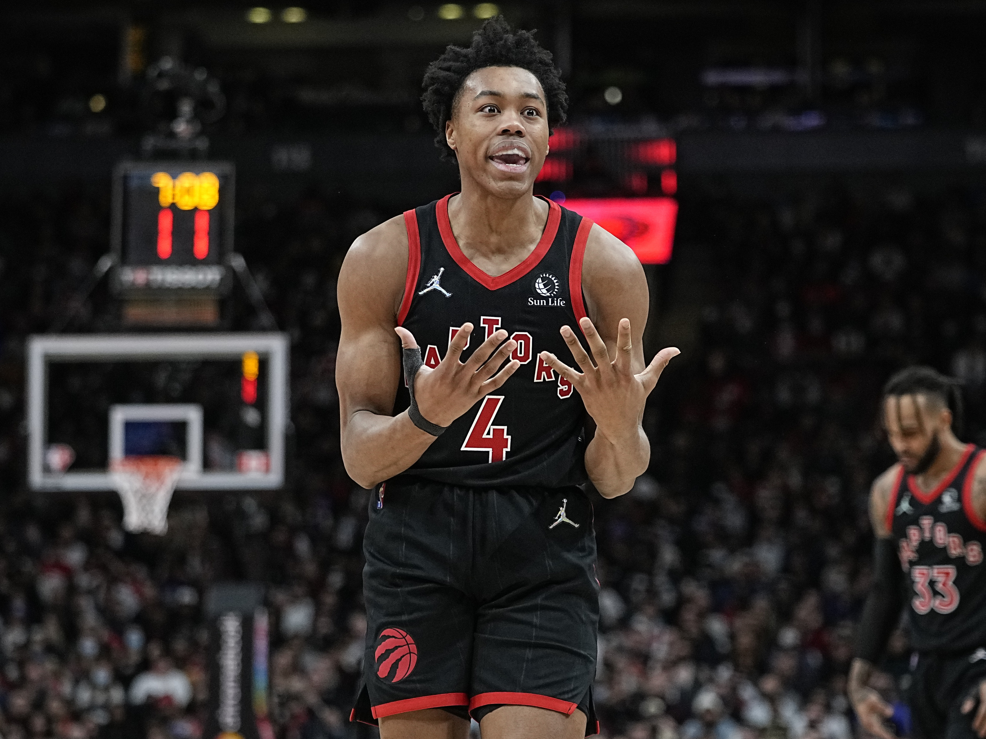 3200x2400 Watch Scottie Barnes Completely Wipe Out During Pregame Entrance, Desktop