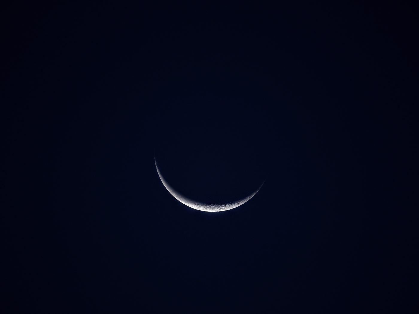 1400x1050 Crescent Moon Night Sky 5k  Resolution HD 4k, Desktop