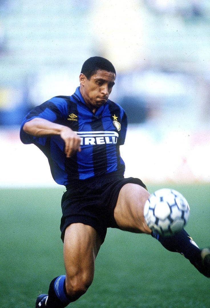 740x1080 Roberto Carlos Inter Milan #greatplayers. Foto di calcio, Roberto, Phone