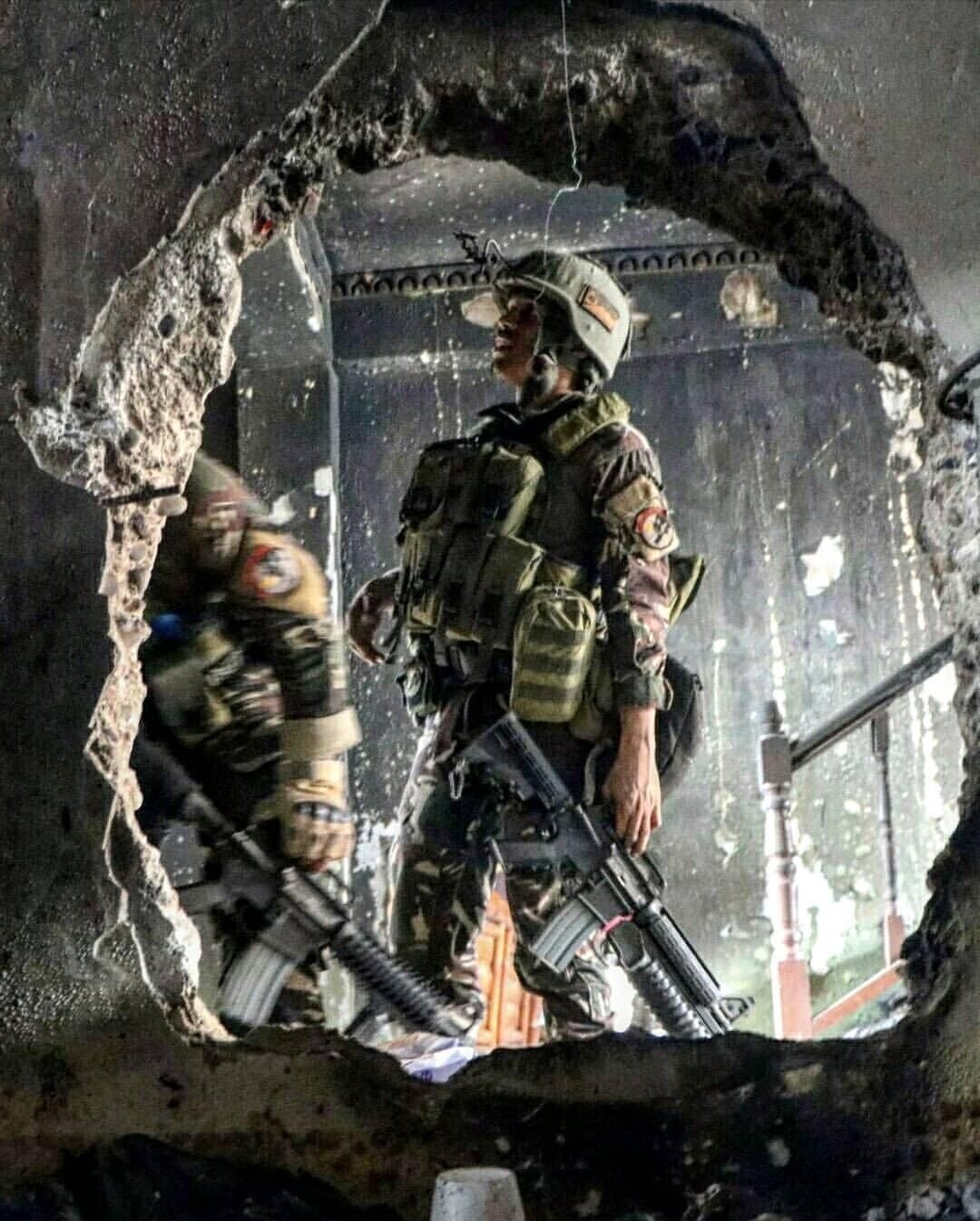 1080x1350 Philippine Scout Rangers in the ruins of Marawi []. Ranger, Scout, Philippine, Phone