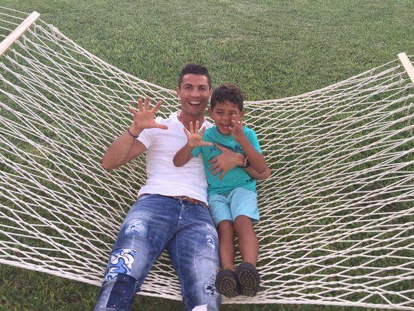 600x450 Cristiano Ronaldo my son's 5th birthday, Desktop