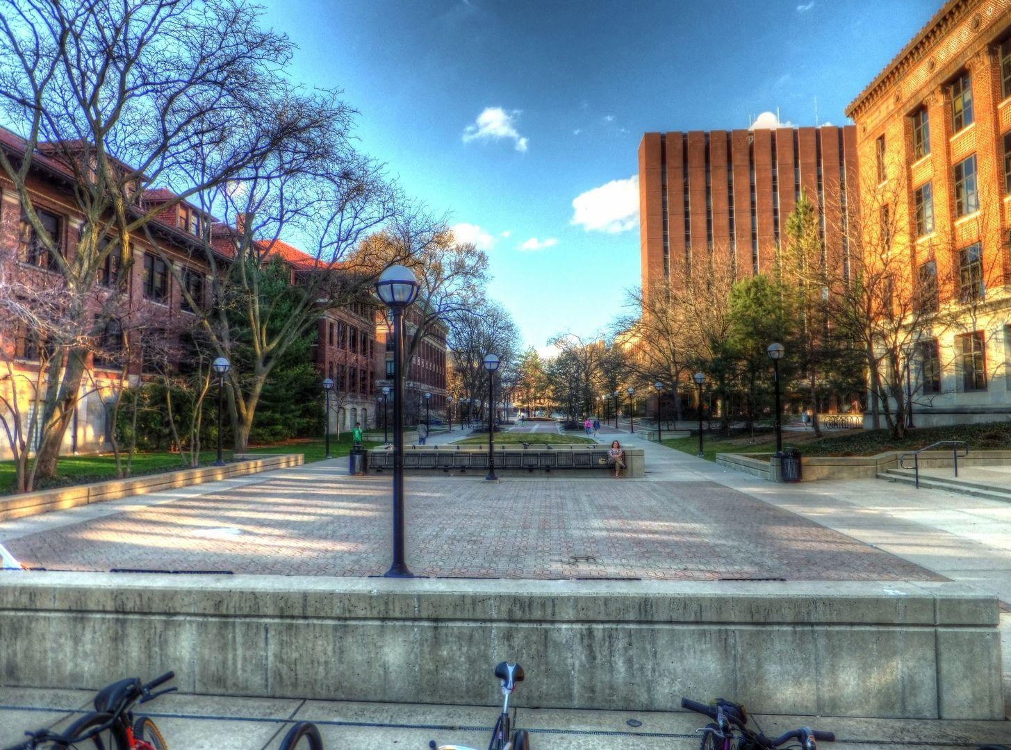 1460x1080 University of Michigan Campus, Desktop