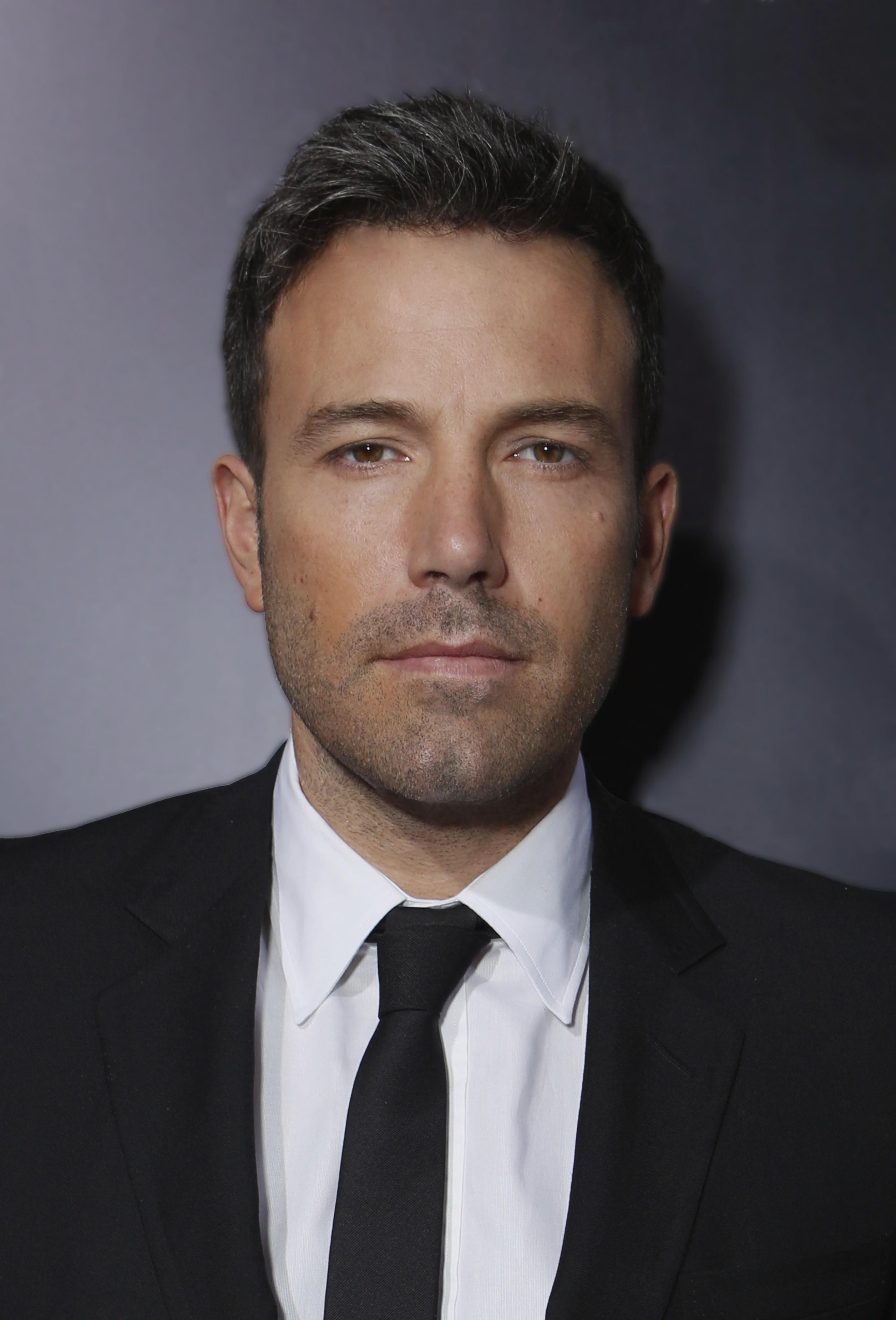 2520x3700 Ben Affleck Wallpaper HD Download, Phone