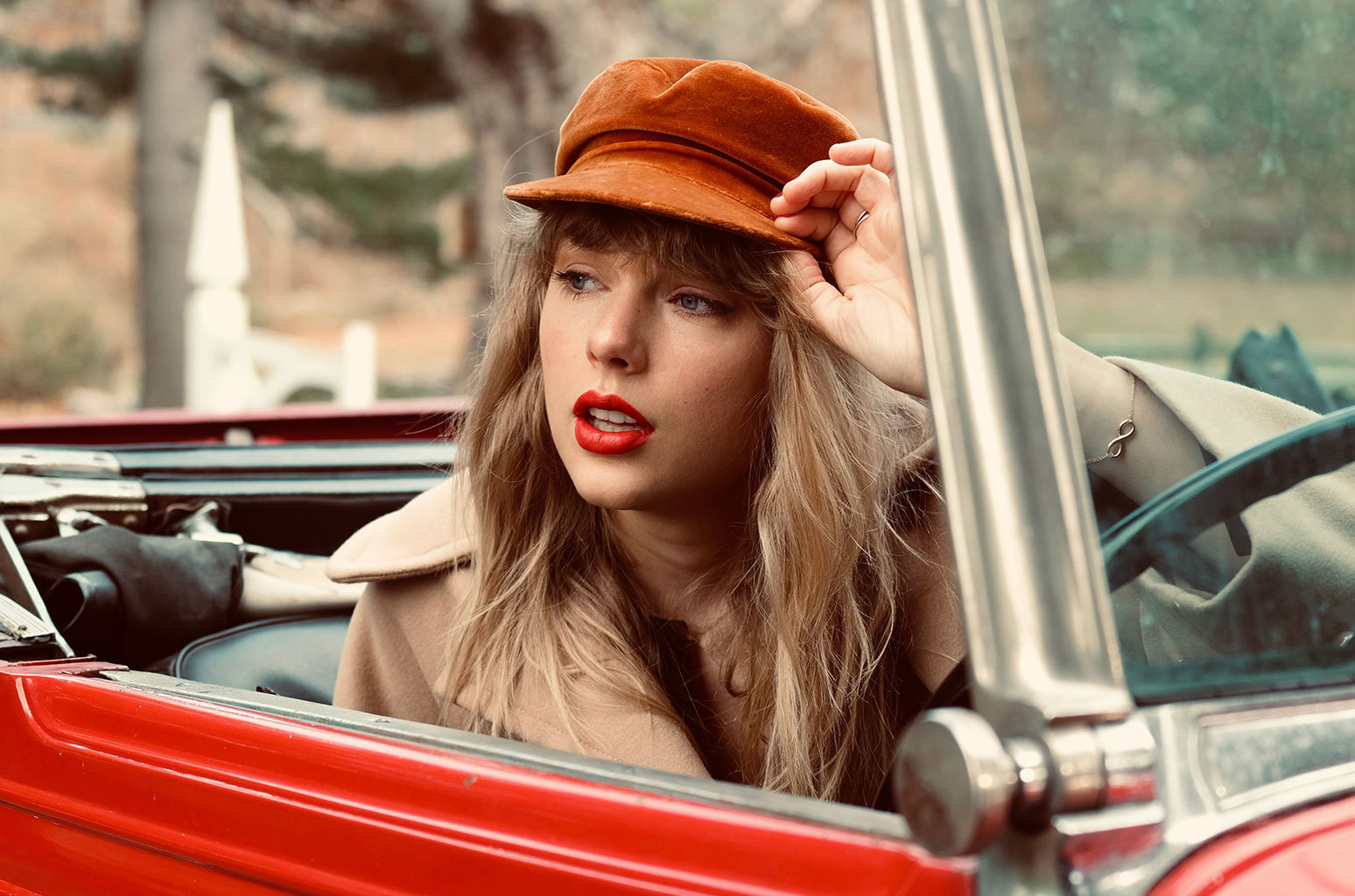 1550x1030 Taylor Swift Unveils 'Christmas Tree Farm (Old Timey Version)', Desktop