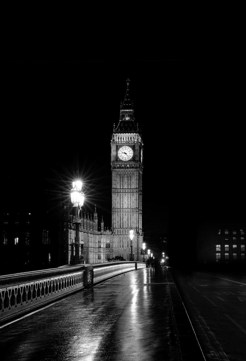 840x1240 iphonewallpaper black #hintergrundbildiphone #tapete. London wallpaper, Black and white photo wall, Black and white wallpaper, Phone