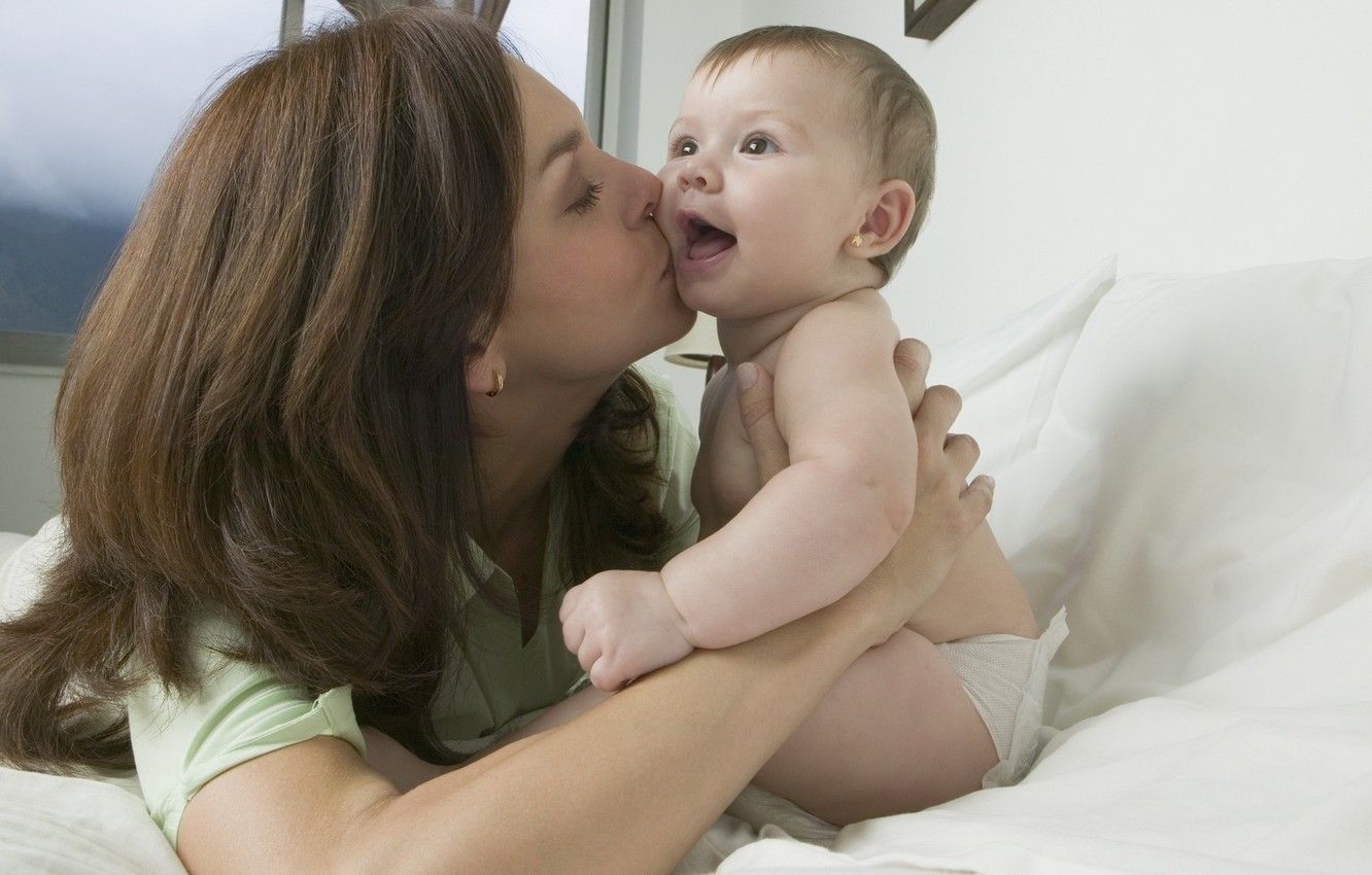 1340x850 Wallpaper child, baby, mom, kisses, a mother's love image, Desktop