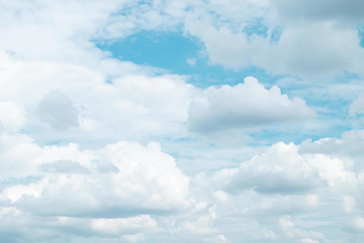 1470x980 Blurred sky blur or azure sky and white cloud background, beautiful nature on summer. Cloudscape background, Desktop