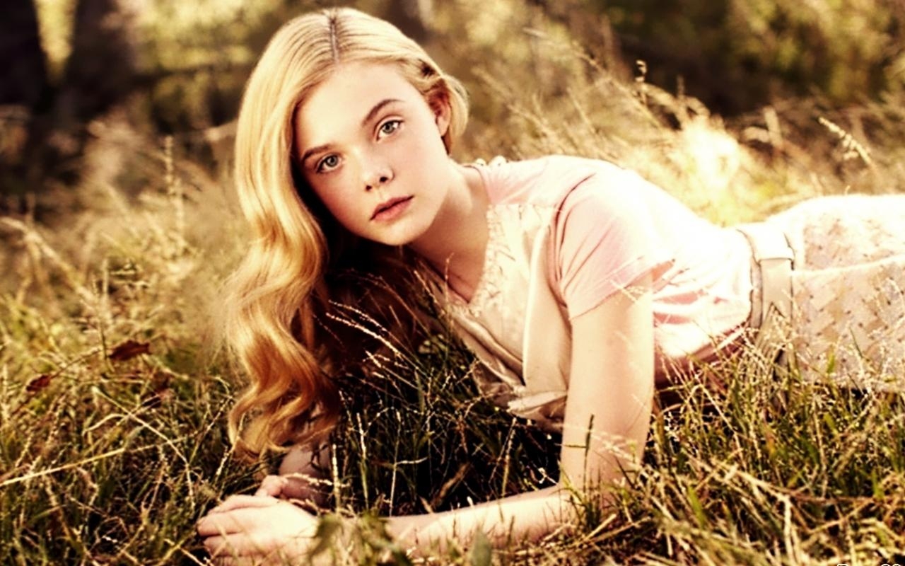 1280x800 Hollywood All Stars: Elle Fanning HD Wallpaper, Desktop