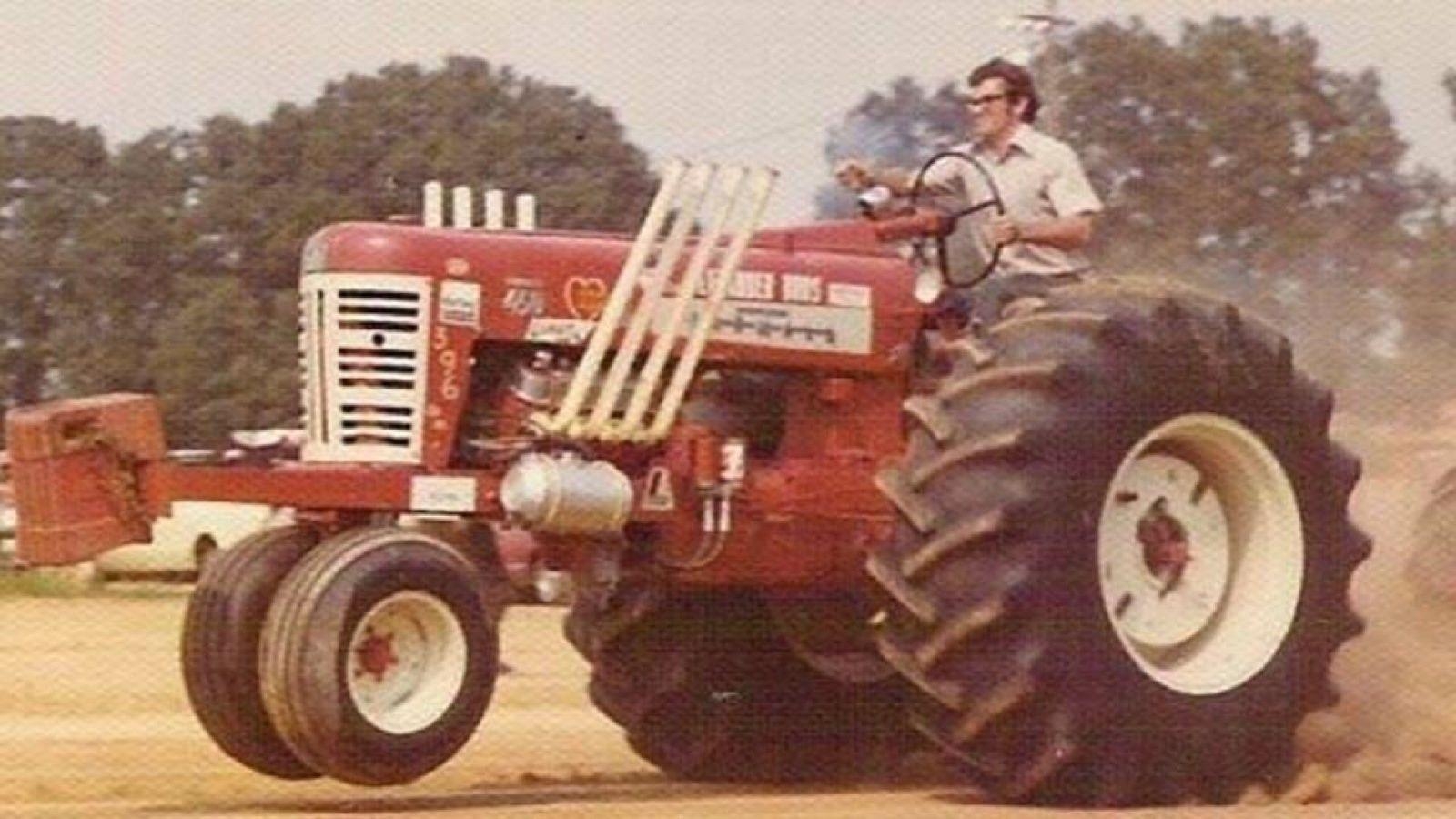 1600x900 FARMALL 450 V 8 Pulling Tractor. Pulling Tractors, Desktop