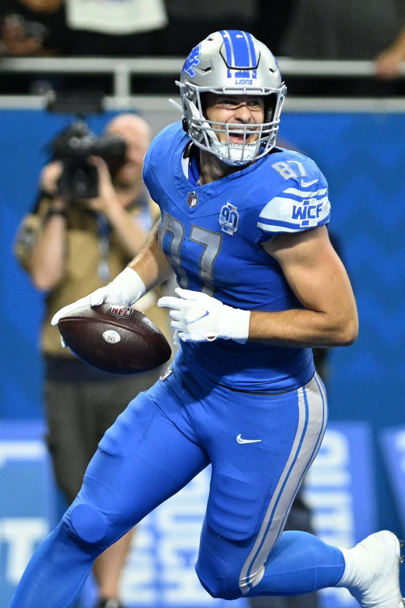 1370x2050 Lions TE Sam LaPorta currently leads, Phone