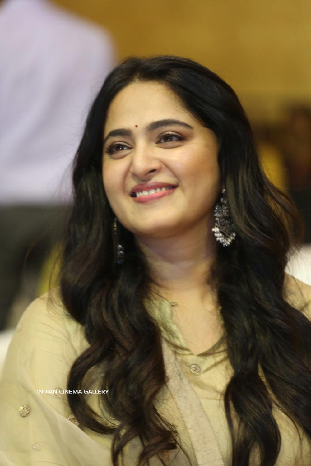 1000x1500 Anushka Shetty Actress Photo Stills Gallery, Phone