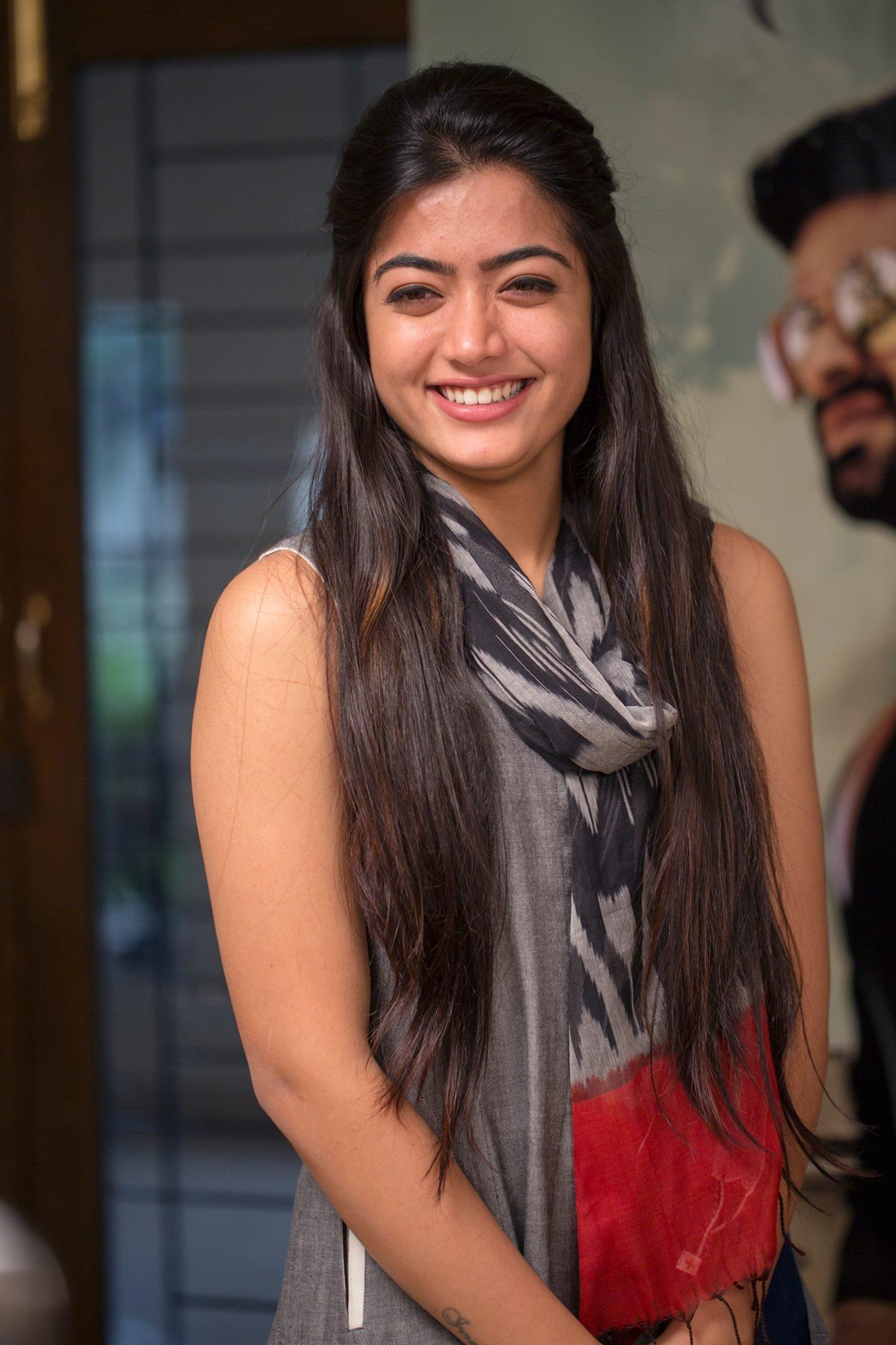 1370x2050 Geetha Govindam Movie Heroine Rashmika Mandanna Photo, Phone