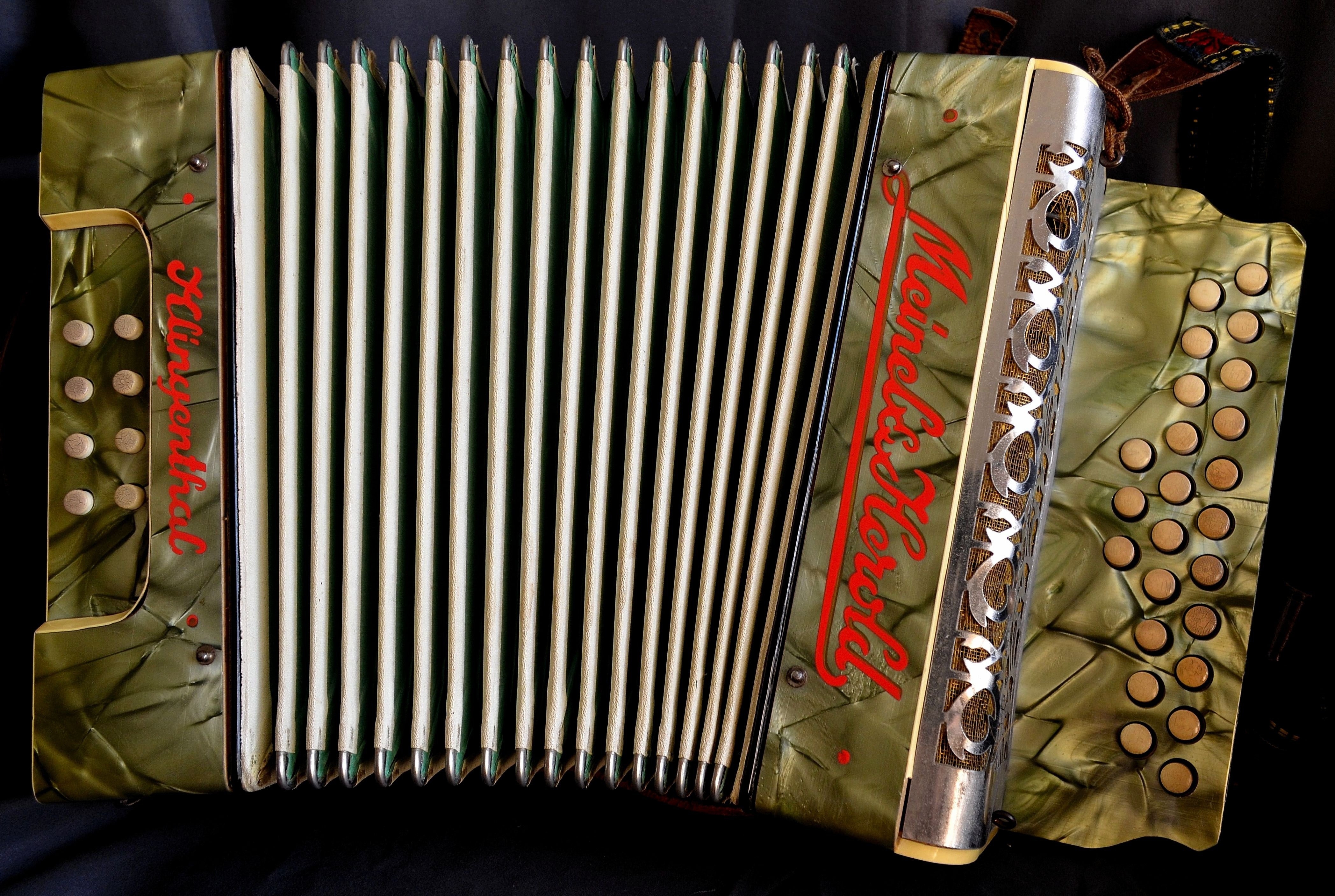 4200x2820 Free of accordion, antiquarian, instrument, Desktop