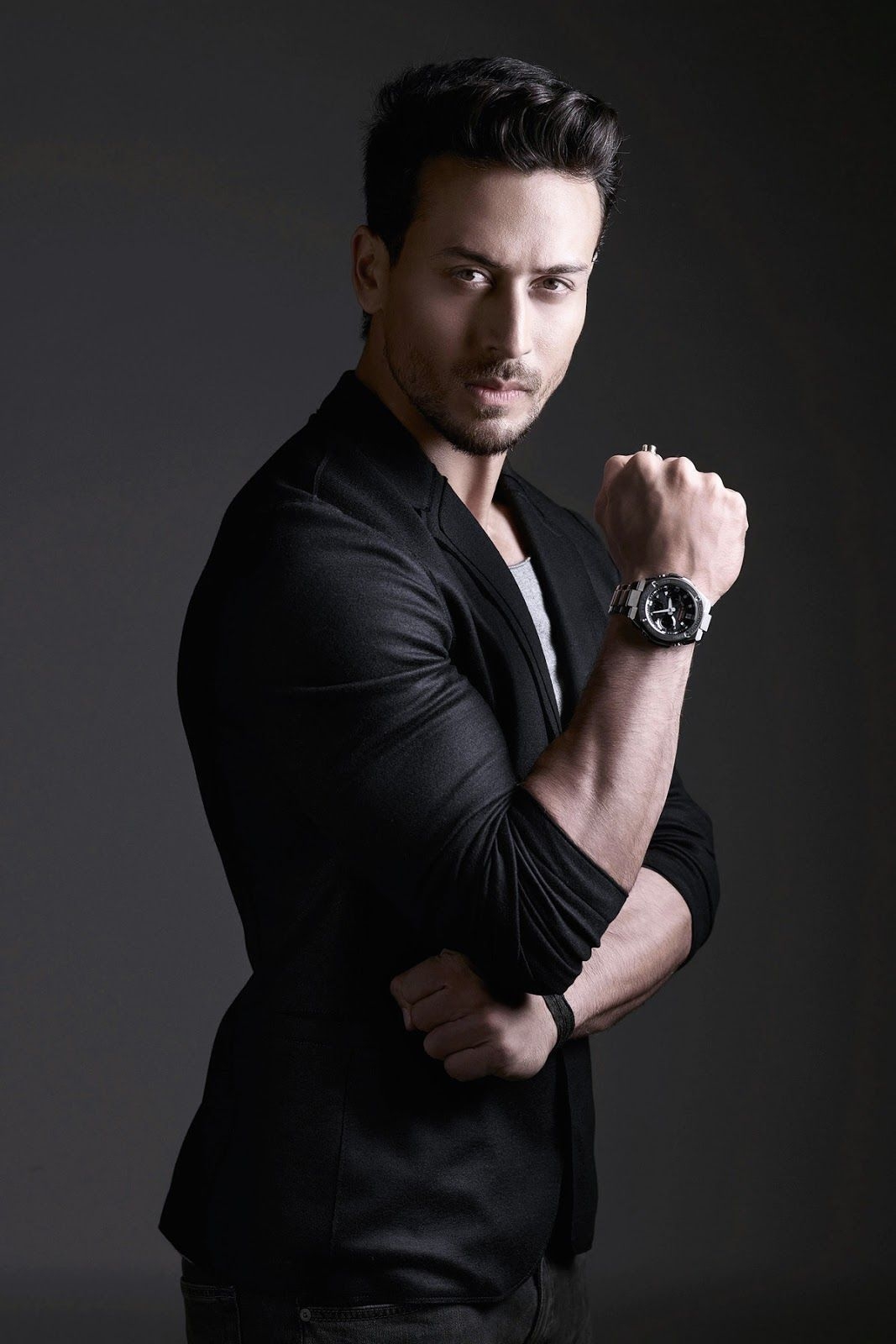 1070x1600 Tiger Shroff Wallpaper, Phone