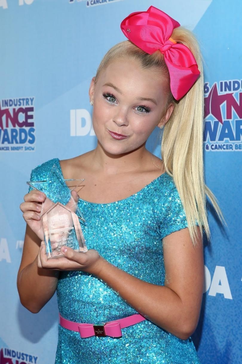 810x1220 JoJo Siwa. Jojo siwa. Raising, Dance, Phone