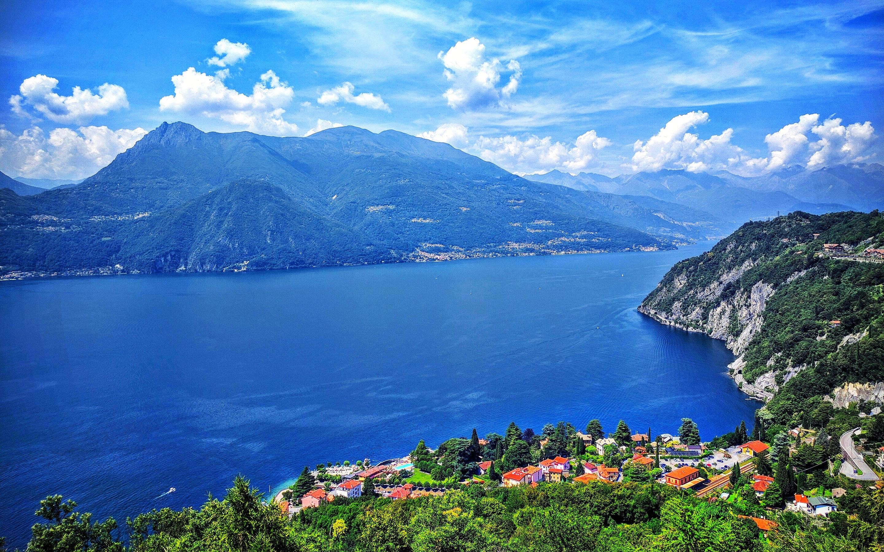 2880x1800 Download wallpaper Lake Como, summer, mountains, blue sky, Italy, Desktop