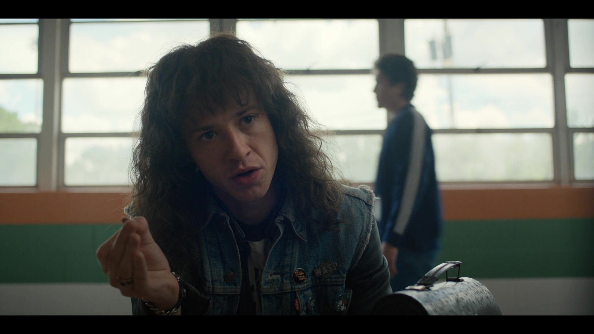 1920x1080 Levi's Denim Jacket Worn By Joseph Quinn As Eddie Munson In Stranger Things S04E01 Chapter One: The Hellfire Club (2022), Desktop