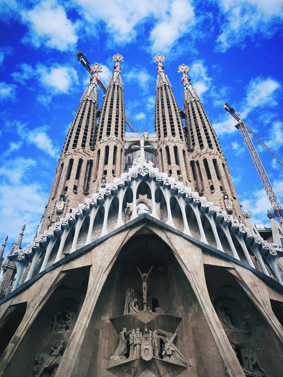 960x1280 La Sagrada Familia Wallpaper, Phone