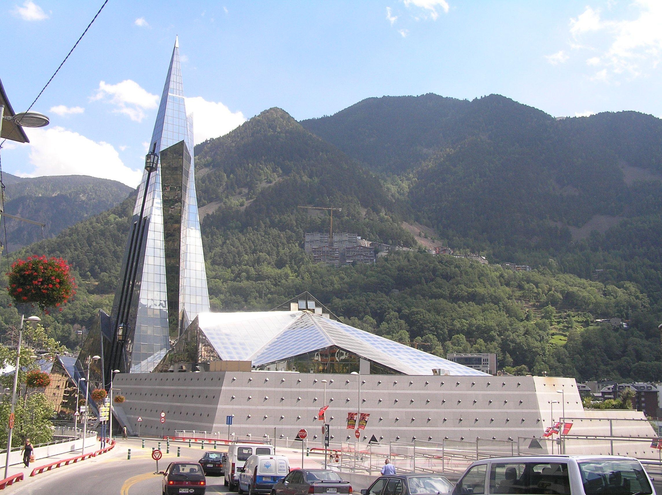 2290x1720 The Andorra la Vella city photo and hotels, Desktop