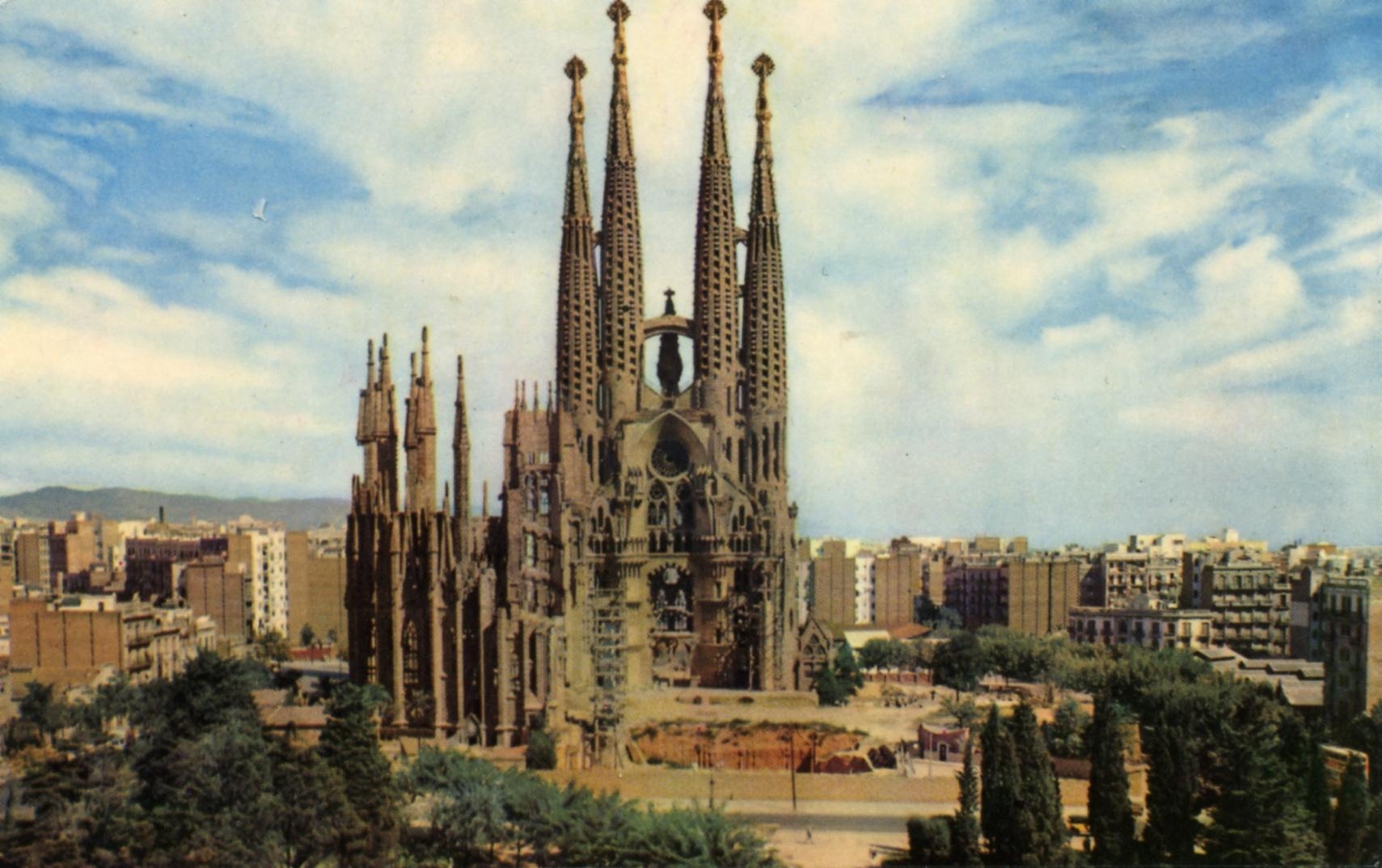 1710x1080 Sky Touching Sagrada Família Wallpaper, Desktop