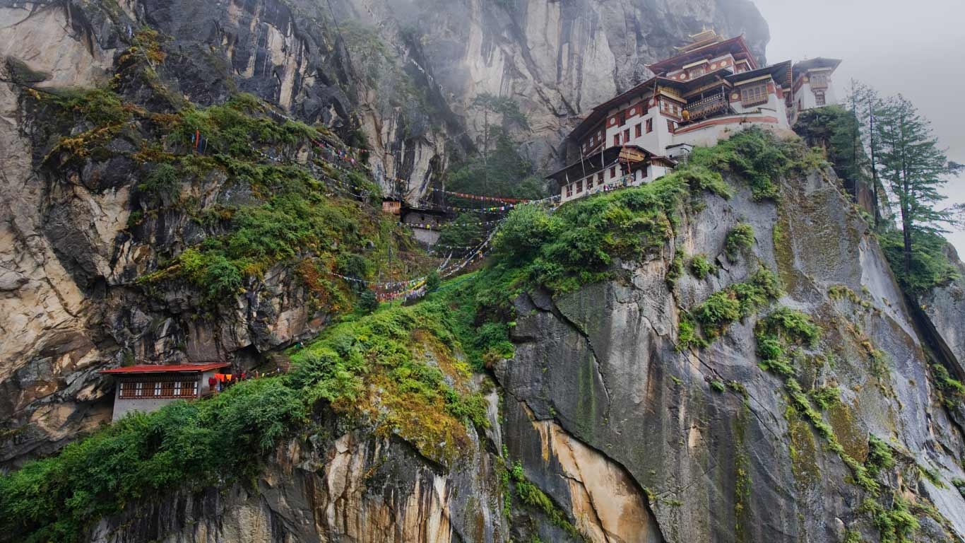 1370x770 Paro Taktsang (Tiger's Nest Monastery) above Paro Valley, Bhutan, Desktop