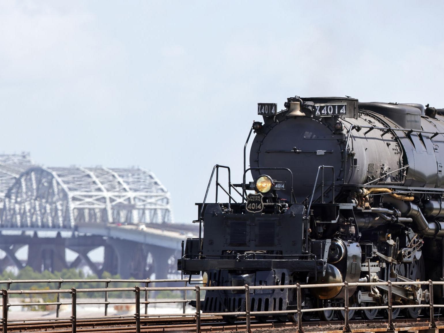 1550x1160 Photos: Big Boy historic Union Pacific locomotive makes its way into New Orleans, Desktop