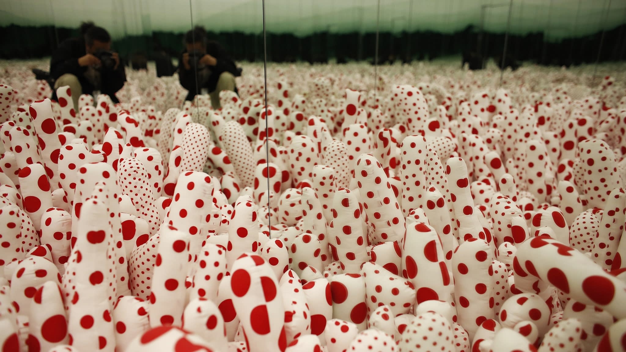 2050x1160 Fake Yayoi Kusama and Takashi Murakami exhibits pop up in China, Desktop