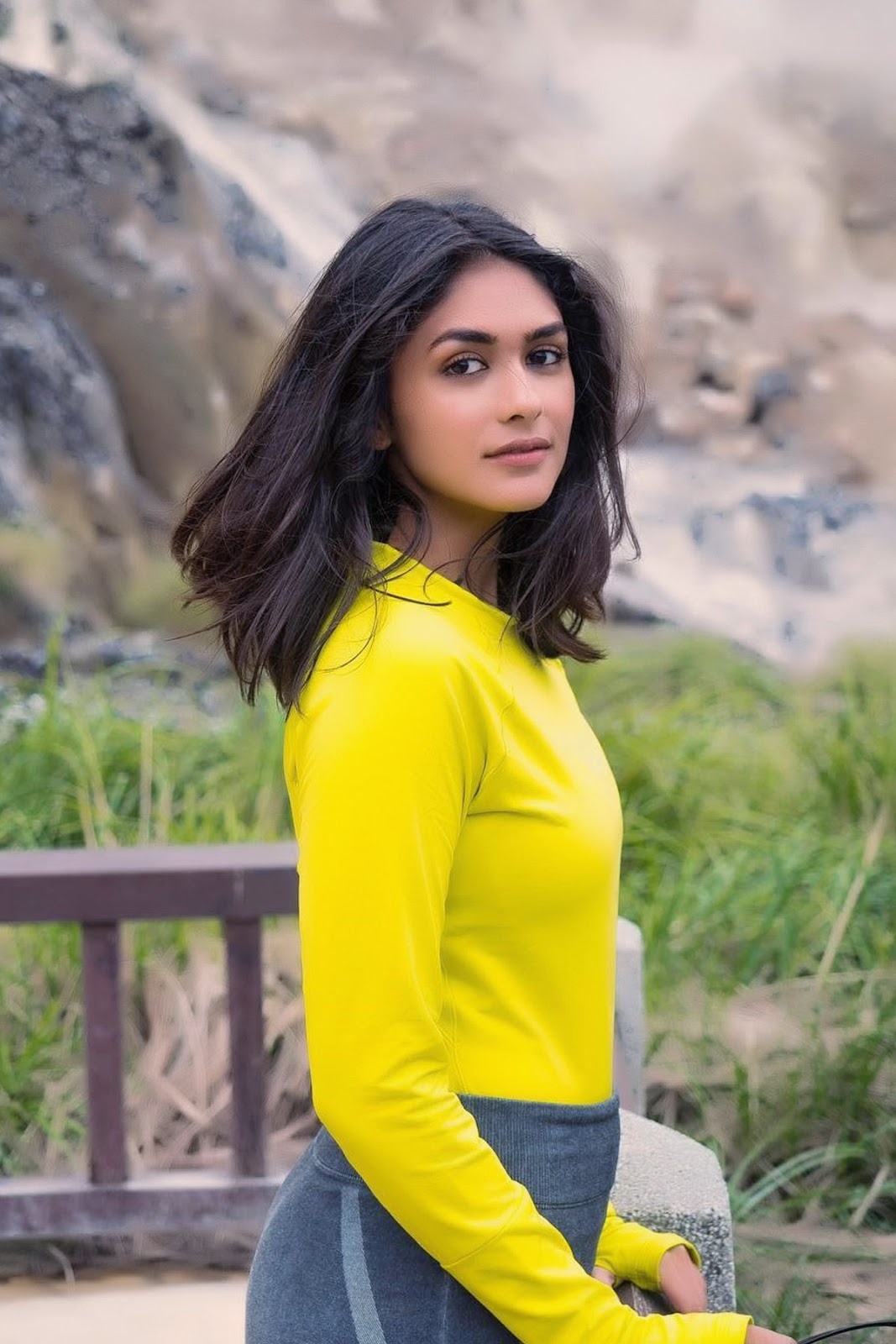 1070x1600 Mrunal Thakur Photo HD, Phone