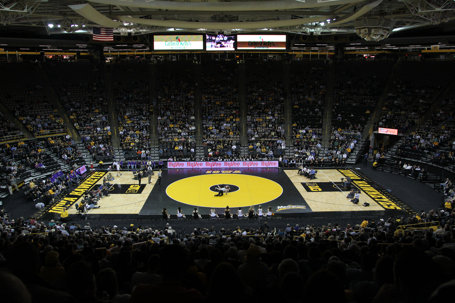 1500x1000 Iowa Hawkeyes Wrestling WallStar, Desktop